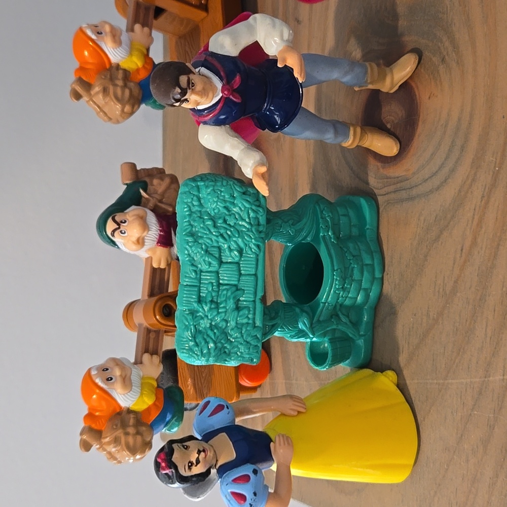 VTG Snow White Toys - Picture 3 of 4